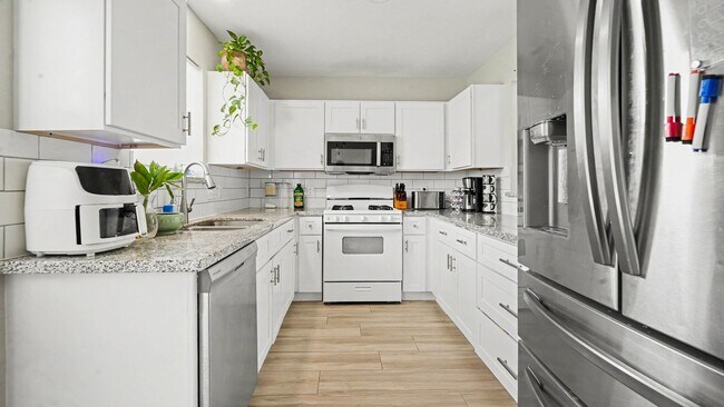Building Photo - 9039 Serena Ln