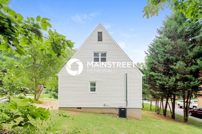 Building Photo - 3 Bedroom Pet-Friendly Home in Winston-Sal...