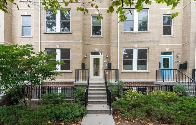 Building Photo - 1354 Monroe St NW