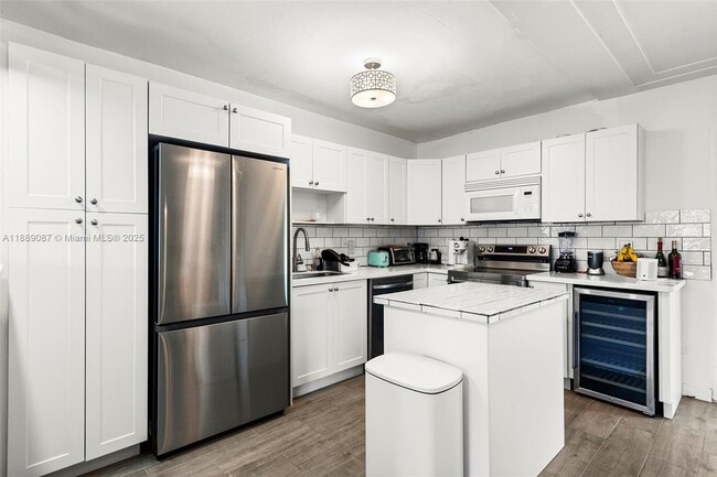 Building Photo - 1545 Normandy Dr