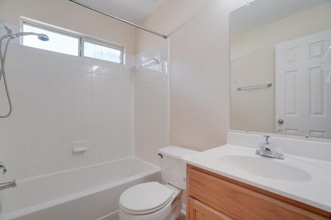 Building Photo - 402 Hickory Tree Dr