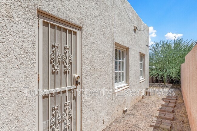 Building Photo - 1220 N Olsen Ave
