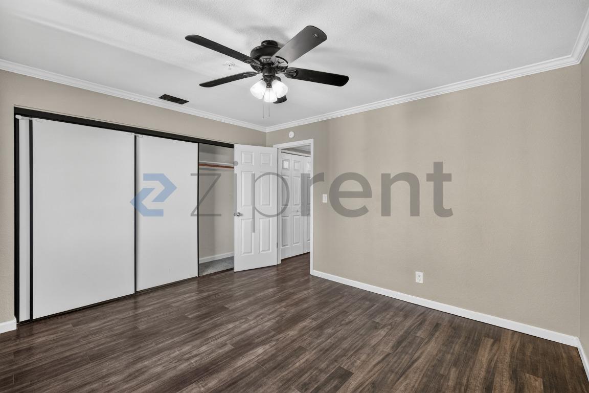 Building Photo - Unit
