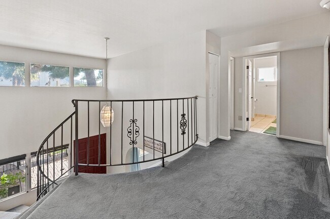 Building Photo - 8464 N 7th Ave