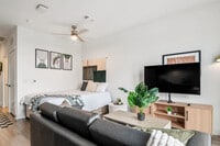 Building Photo - 701 Richmond Ave.