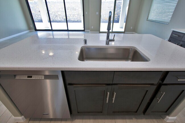 Building Photo - 729 C. Escondida