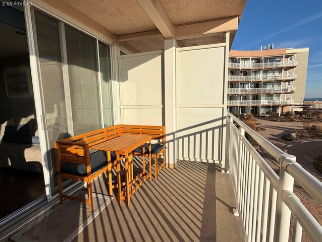 Building Photo - 830 Shore 2O