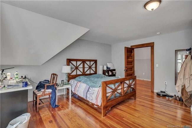 Building Photo - 122-124 Mansfield St