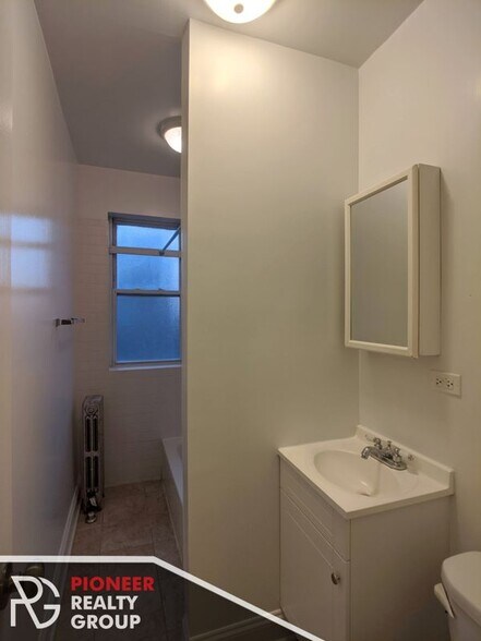Building Photo - 2600 N Kimball Ave
