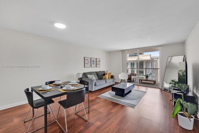 Building Photo - 1200 Brickell Bay Dr