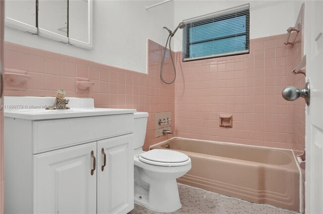 Building Photo - 132 NW 40th St