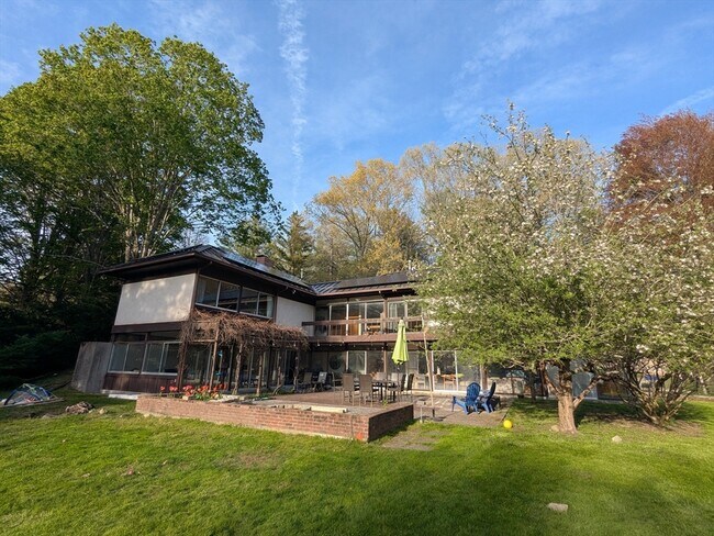 Building Photo - 470 South St