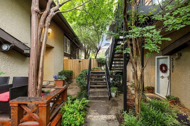 Building Photo - 3105 Wycliff Ave
