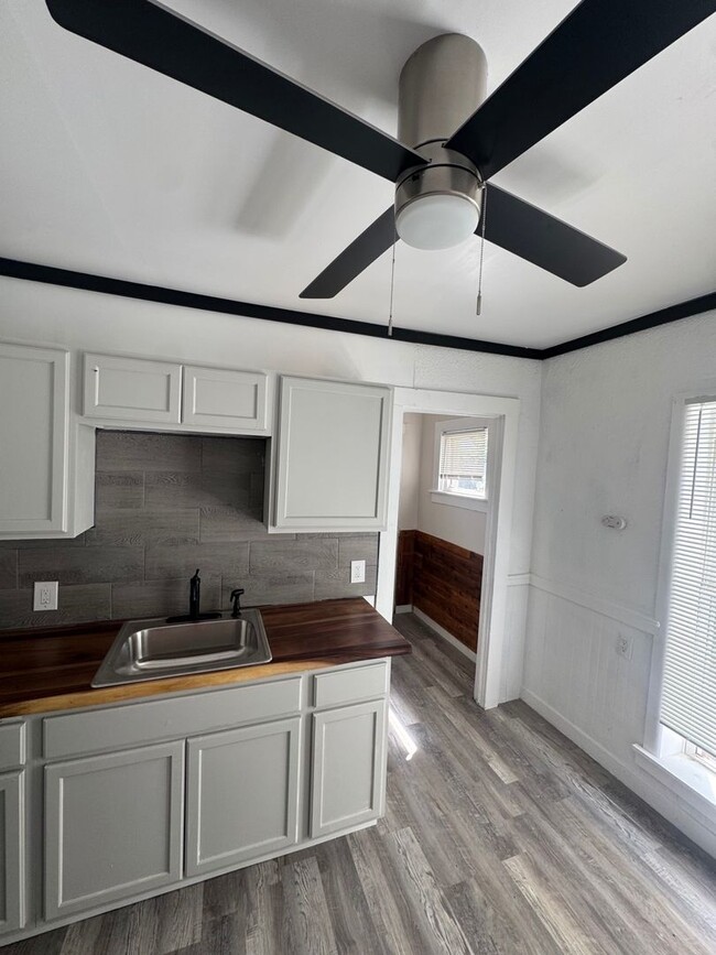 Building Photo - 3029 W 104th St