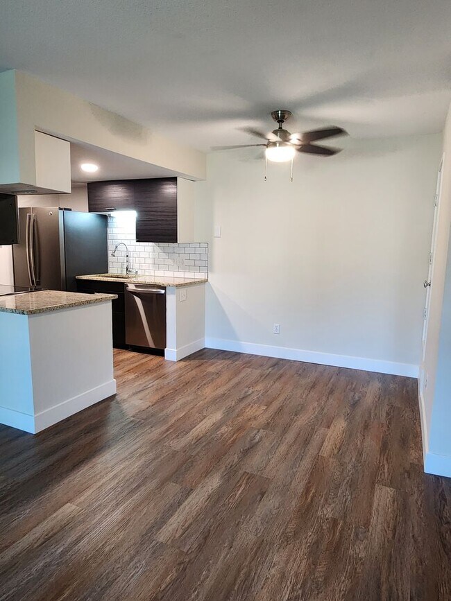 Building Photo - 8335 Fairmount Dr