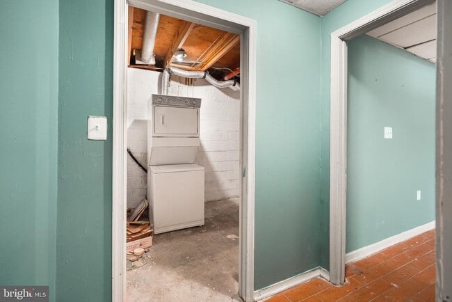 Building Photo - 2696 Seville Cir