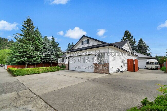 Building Photo - 2082 E Greenleaf Ln