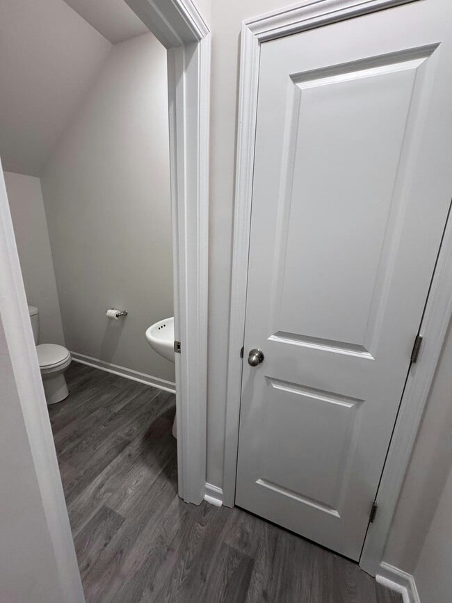 Building Photo - 285 Moyer Dr