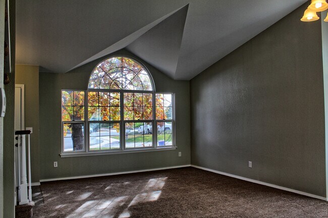 Building Photo - 4 bed 3 bath Stonegate home across from park