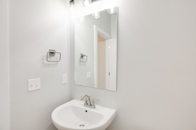 Building Photo - Baraya Townhomes: Modern Townhomes for Rent in Meridian, ID