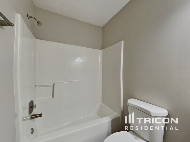 Building Photo - 139 Creekside Dr