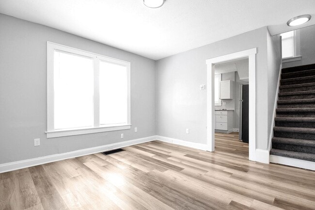 Building Photo - Beautifully Updated 3-Bedroom Home Near Do...