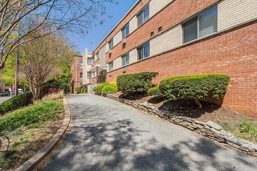 Building Photo - 4465 MacArthur Blvd NW