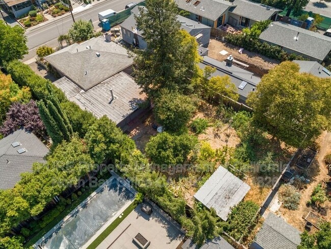 Building Photo - 1536 Madrona Ave