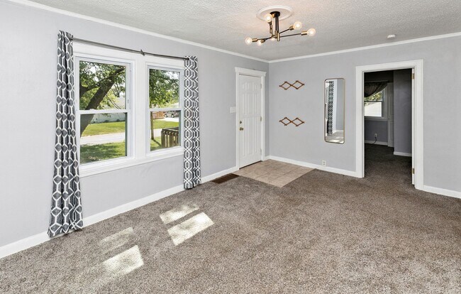 Building Photo - GREAT BACKYARD!! 3 Bed, 1 Bath Home in Des Moines