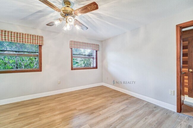 Building Photo - 5060 Porpoise Pl