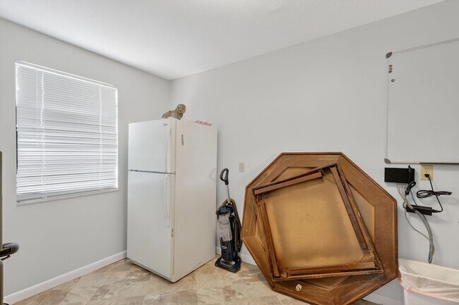 Building Photo - 9940 S Ocean Dr