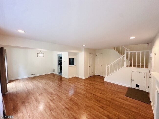 Building Photo - 111 Almond Dr