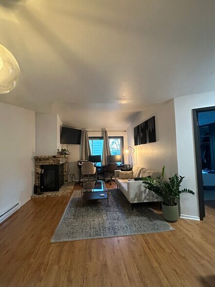 Building Photo - 2030 Ridge Dr