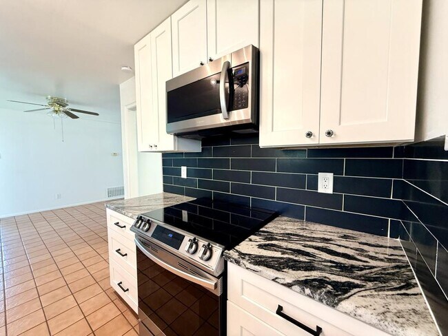 Building Photo - 3807 Longridge Dr