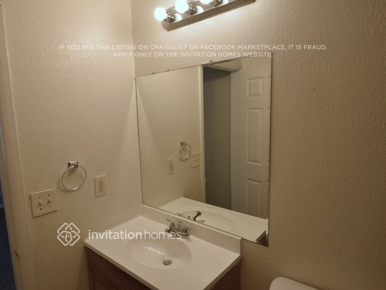 Building Photo - 5012 W McLellan Rd