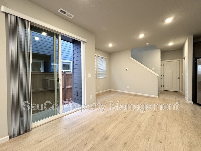 Building Photo - 8309 SE Crescent Dr