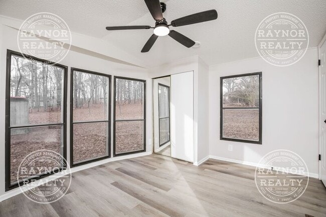 Building Photo - 72 Abbey Way