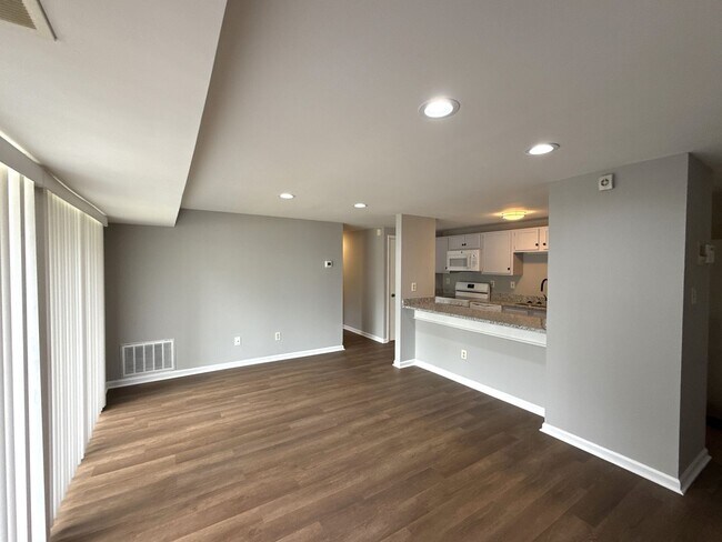Building Photo - T.R. Lawing Realty Property