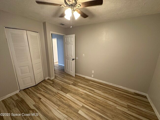Building Photo - 1300 Ethel Cir NE