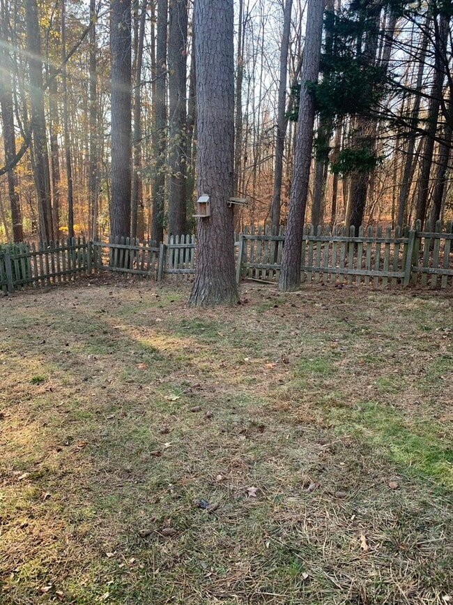 Building Photo - PET FRIENDLY-3 BEDROOM WITH DOWNSTAIRS PRIMARY SUITE- 717 St.Catherines~3 brm 2.5 bath~wood burni...