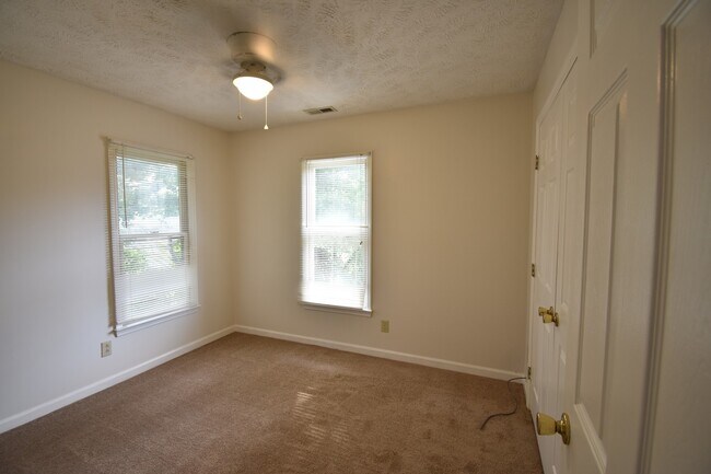 Building Photo - 202 Cobblestone Ct