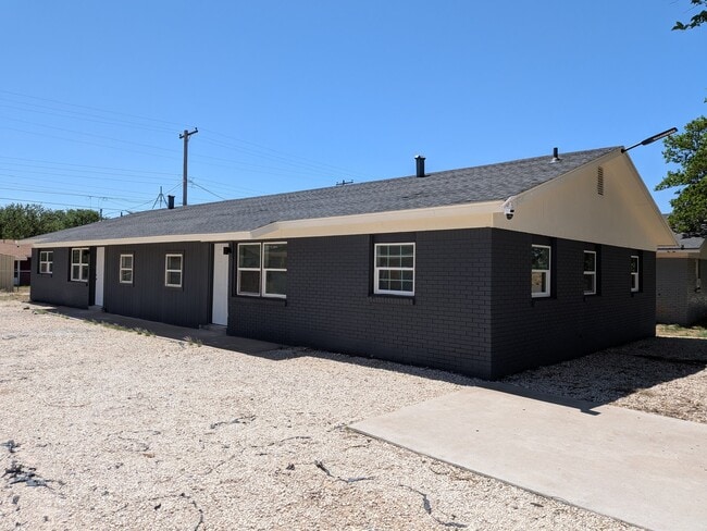 Building Photo - 1726 E Dartmouth St