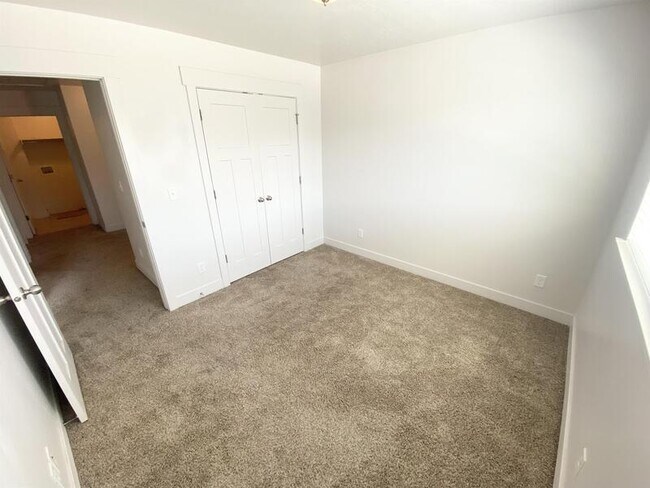 Building Photo - 521 N 20 W