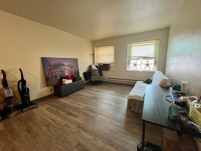 Interior Photo - 1029 E Knapp St