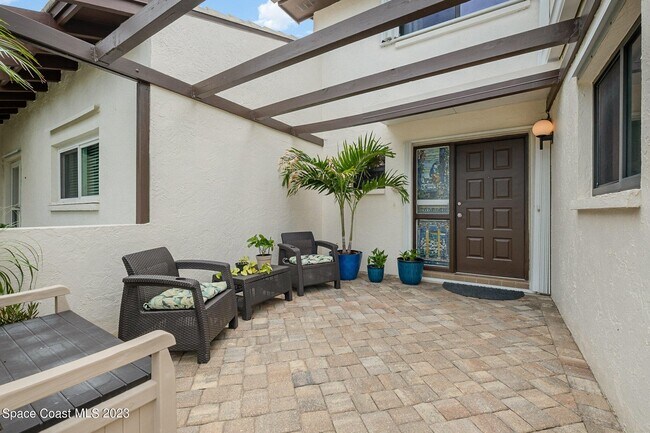 Primary Photo - 116 Skyline Cir