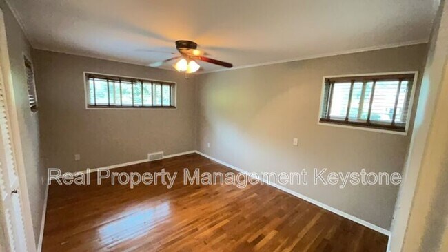 Building Photo - 806 N Margaretta St
