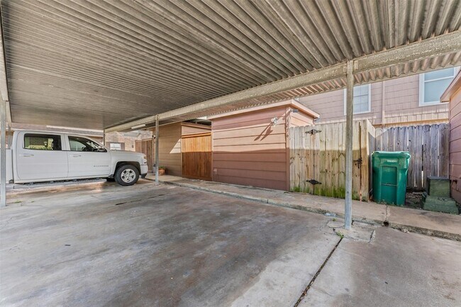 Building Photo - 1076 Willow Oaks Cir