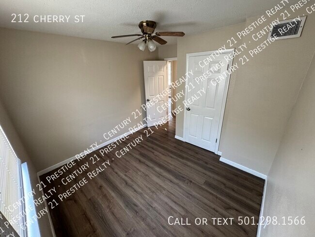 Building Photo - 212 Cherry St