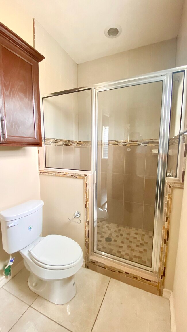 Building Photo - 1213 E Camellia Ave