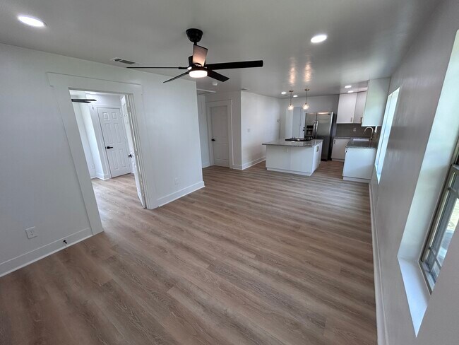 Building Photo - 1400 N 6th St